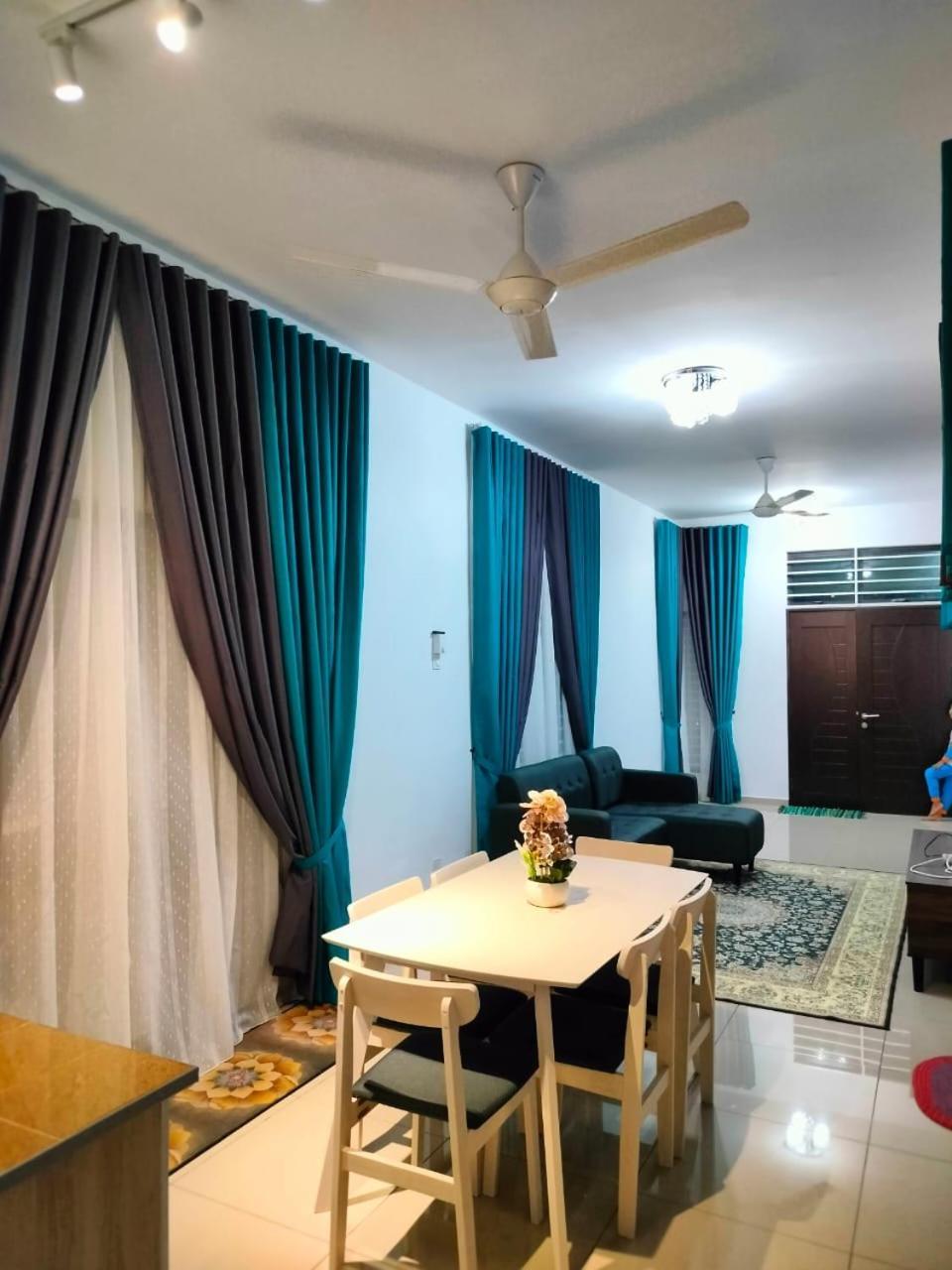 Aiman'S Rose Homestay Teluk Panglima Garang Экстерьер фото